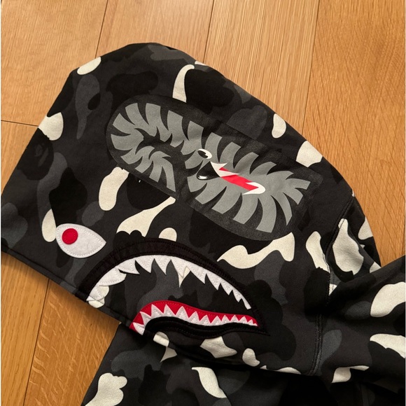 Black ABC Camo Shark Full Zip Size L - Picture 3 of 6